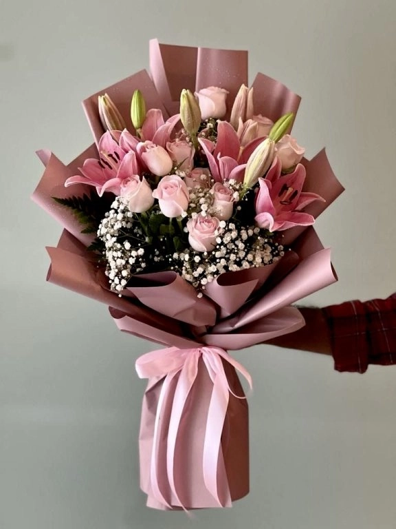 Lilyum Ve Güller  Orta Boy