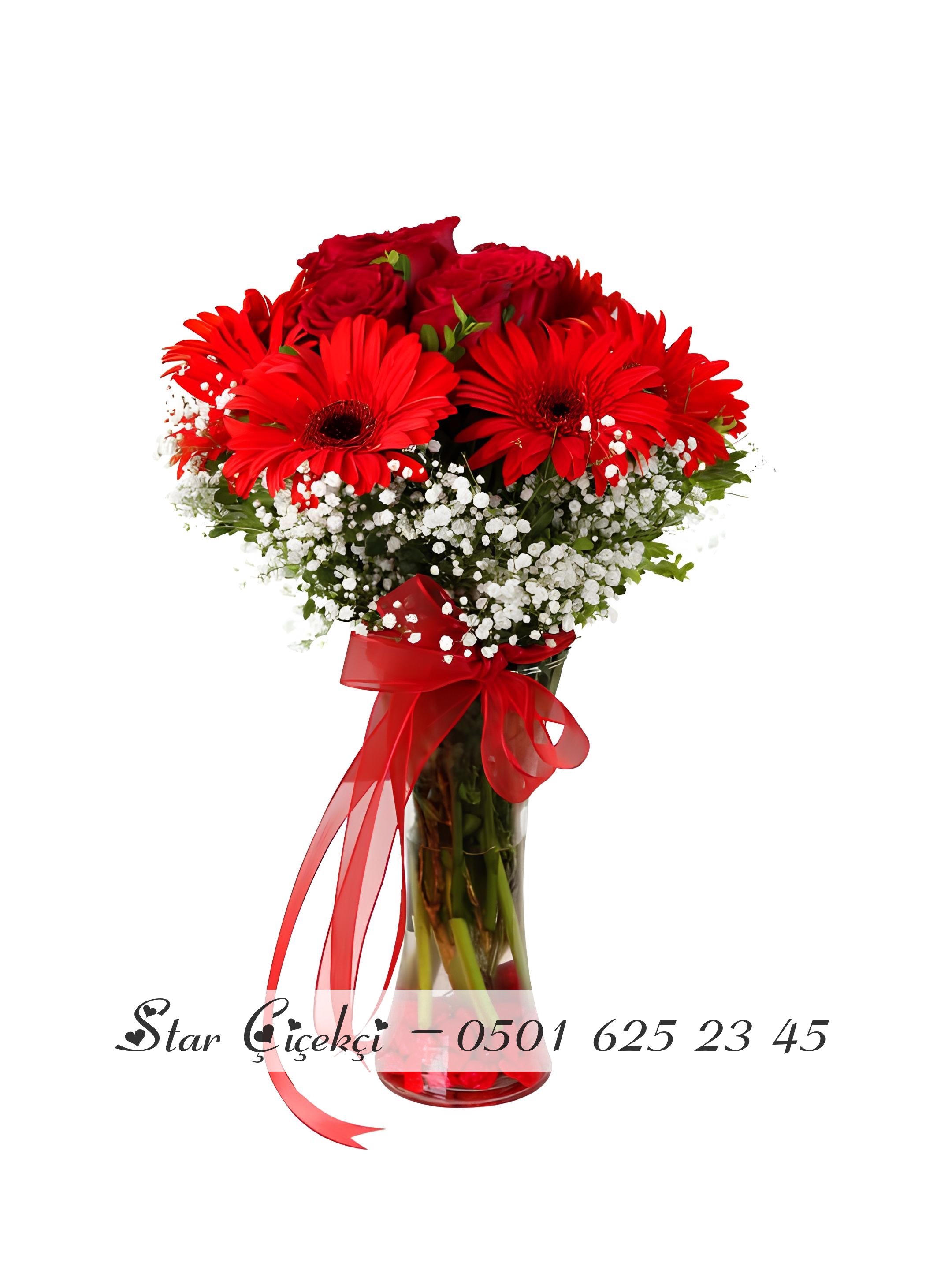 Vazoda Kırmızı Gerbera ve Güller